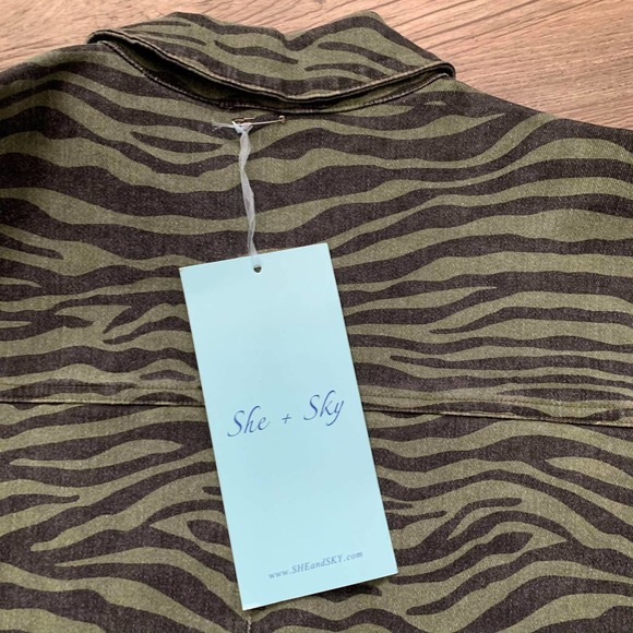 NWT She+Sky Green Tiger Print Cropped Denim Jacket - Picture 4 of 4